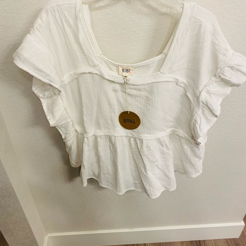 Brand new flowy white top